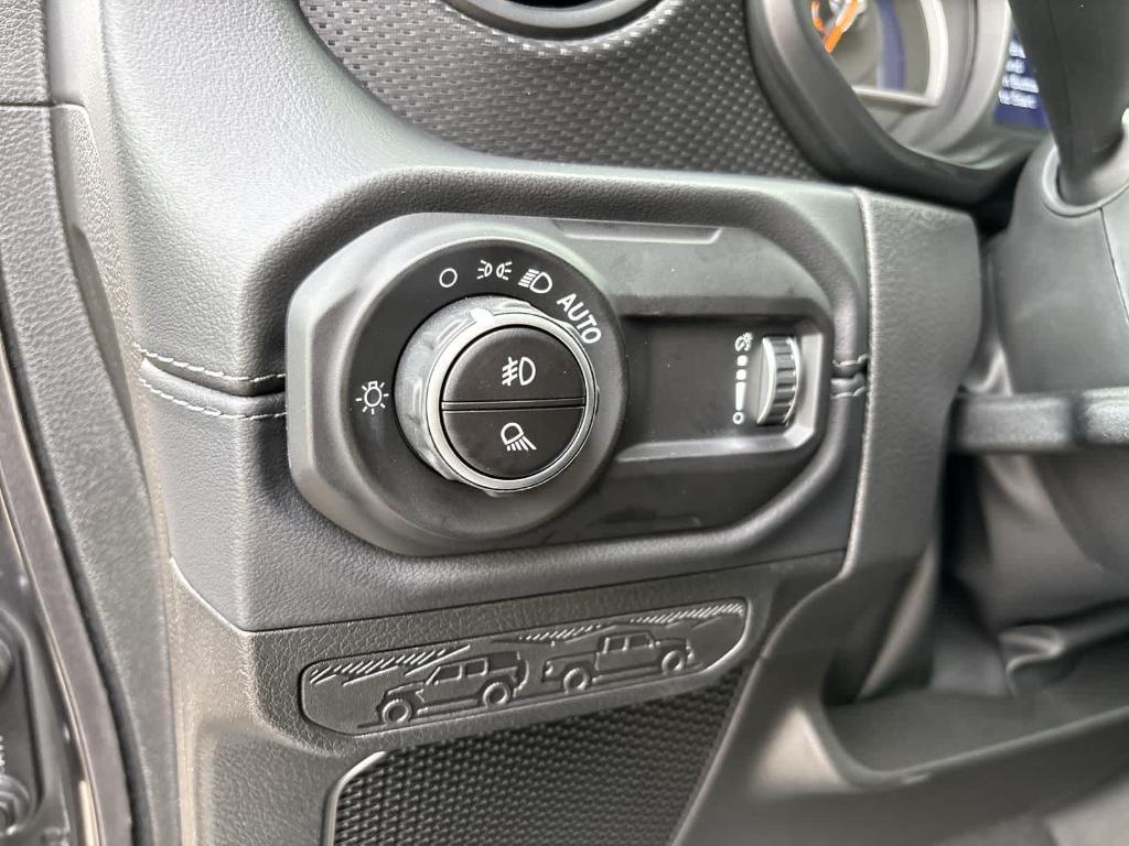 new 2025 Jeep Gladiator car, priced at $47,990