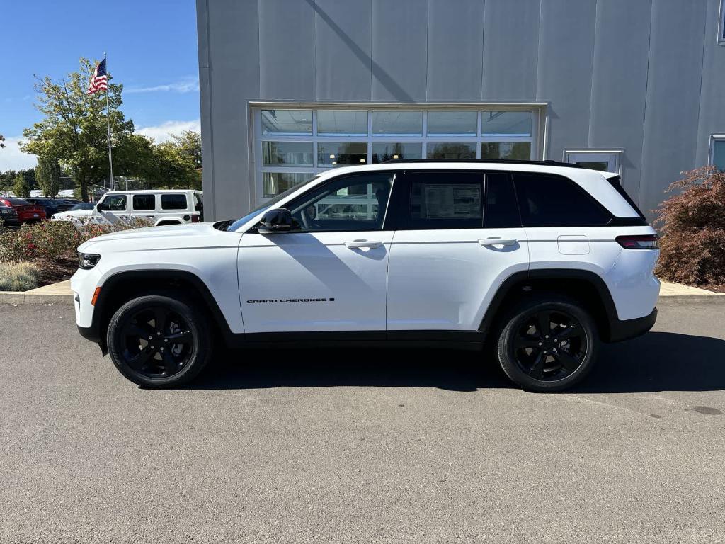 new 2025 Jeep Grand Cherokee car, priced at $40,990