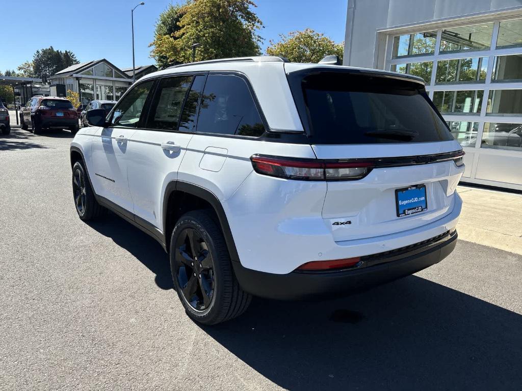 new 2025 Jeep Grand Cherokee car, priced at $40,990
