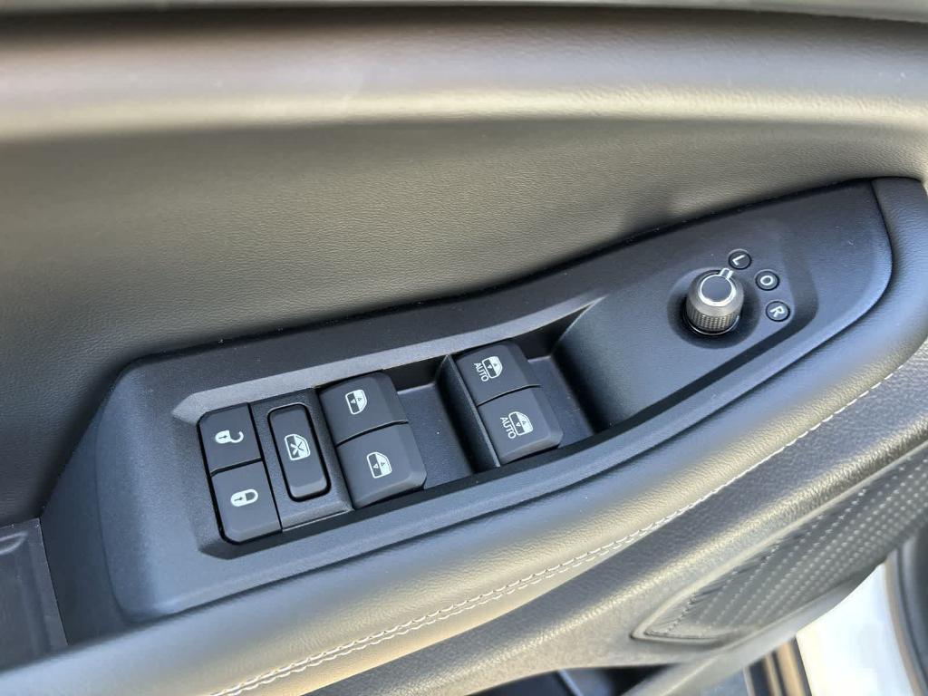 new 2025 Jeep Grand Cherokee car, priced at $40,990