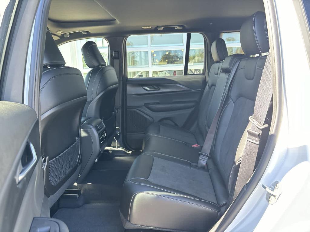 new 2025 Jeep Grand Cherokee car, priced at $40,990