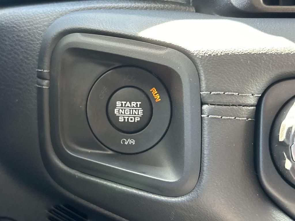 new 2025 Jeep Gladiator car, priced at $53,805