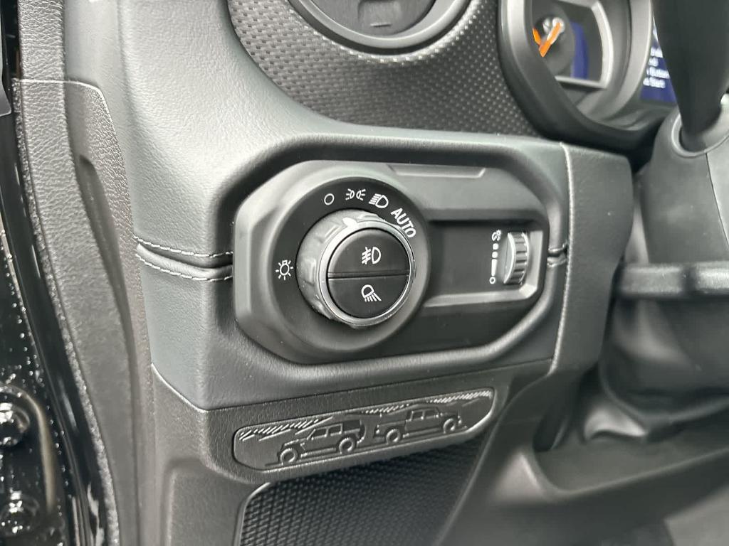 new 2025 Jeep Gladiator car, priced at $52,990