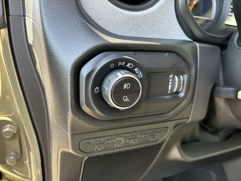 new 2025 Jeep Gladiator car, priced at $46,490