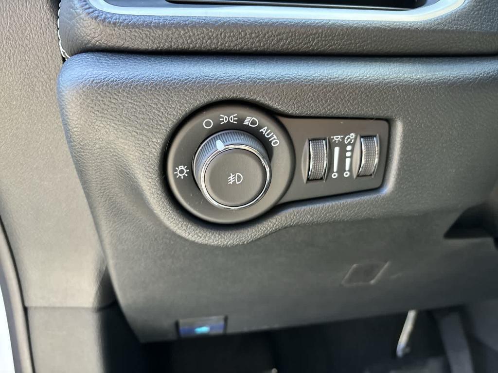 new 2025 Chrysler Pacifica car, priced at $42,297
