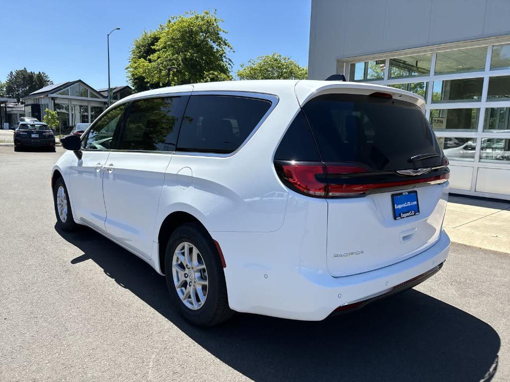 new 2025 Chrysler Pacifica car, priced at $42,297