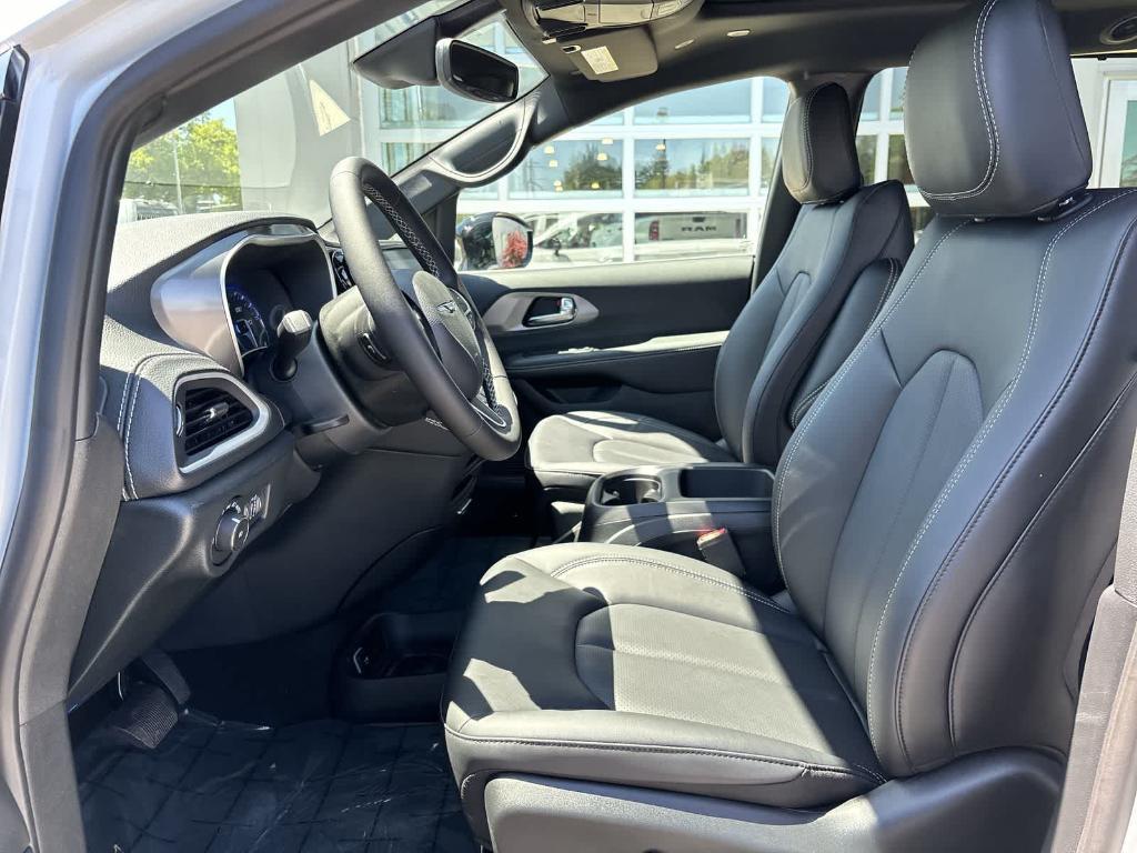 new 2025 Chrysler Pacifica car, priced at $42,297
