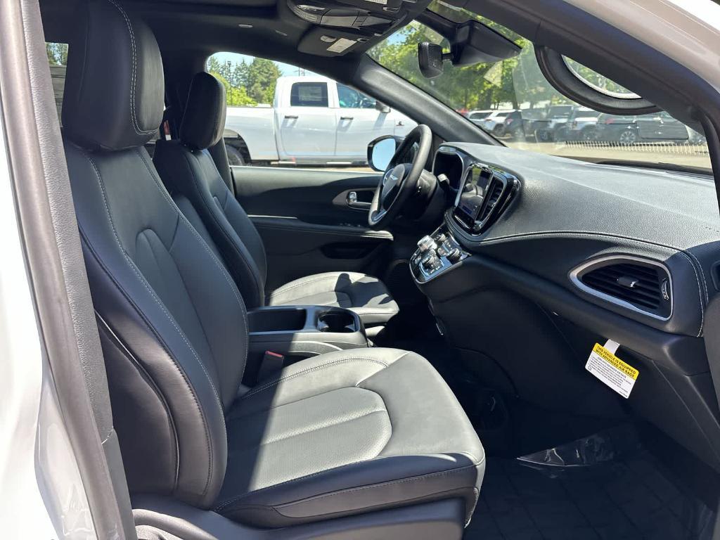 new 2025 Chrysler Pacifica car, priced at $42,297