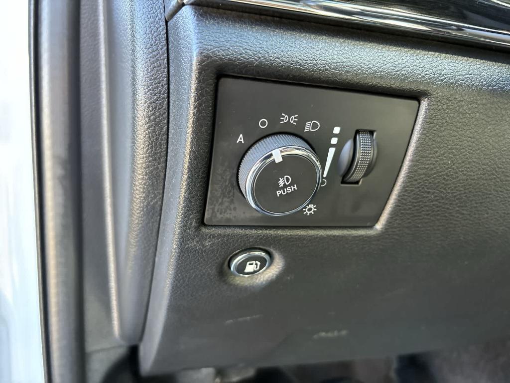 used 2016 Jeep Grand Cherokee car, priced at $17,990