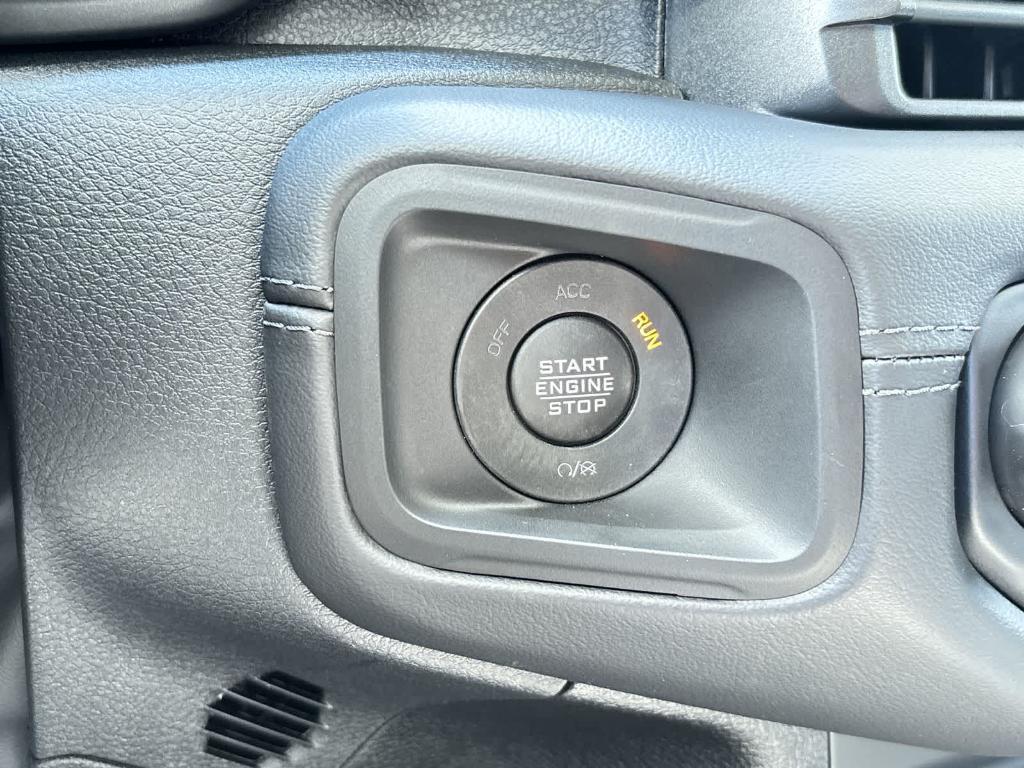 new 2025 Jeep Gladiator car, priced at $50,185