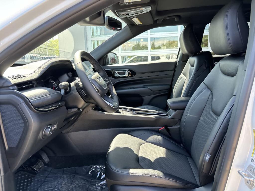 new 2025 Jeep Compass car, priced at $32,997