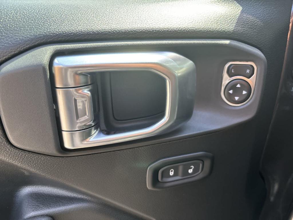 new 2025 Jeep Wrangler car, priced at $52,675
