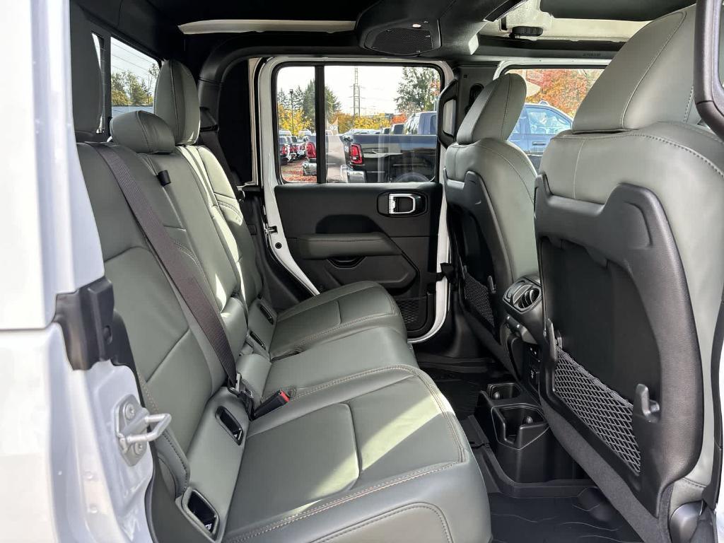 new 2025 Jeep Gladiator car, priced at $52,490