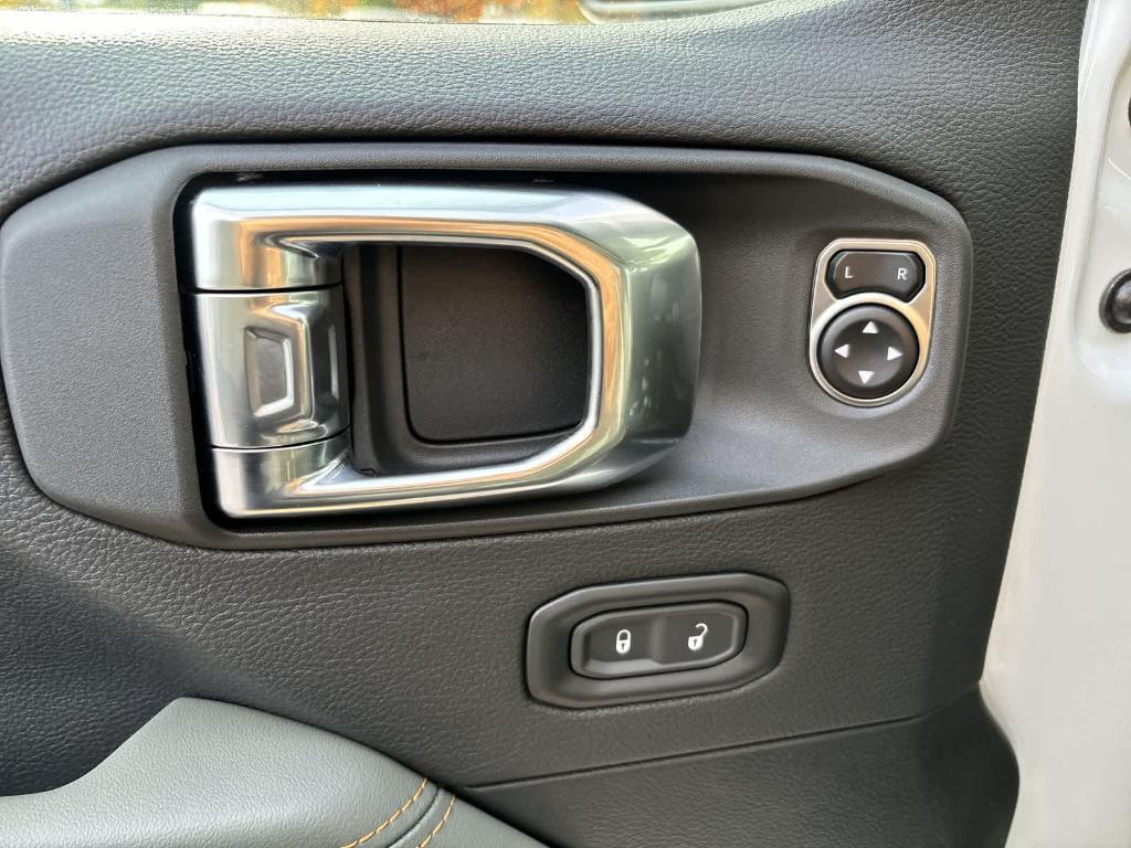 new 2025 Jeep Gladiator car, priced at $52,490