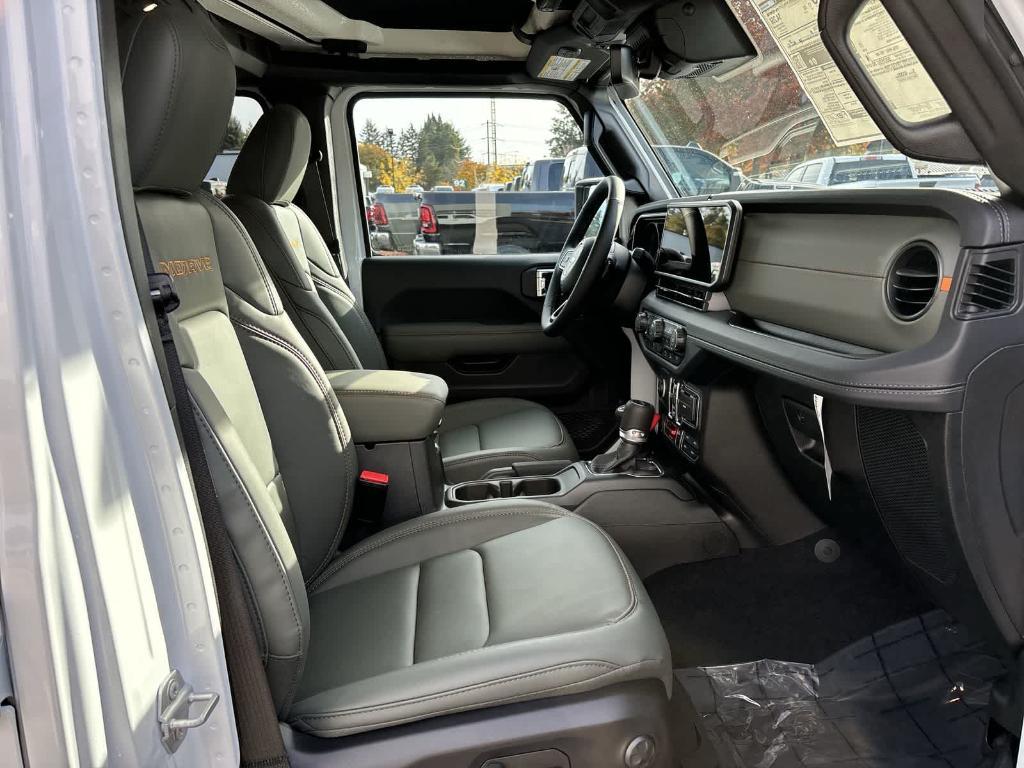 new 2025 Jeep Gladiator car, priced at $52,490