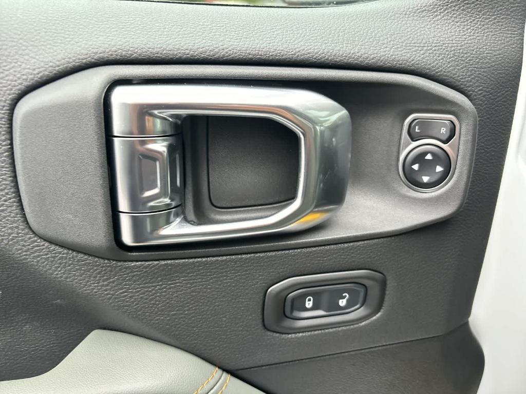 new 2025 Jeep Gladiator car, priced at $53,490