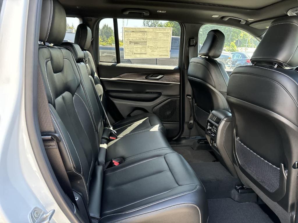 new 2025 Jeep Grand Cherokee car, priced at $43,740