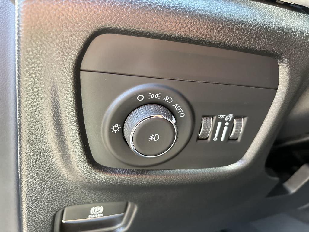 new 2025 Jeep Grand Cherokee car, priced at $43,740