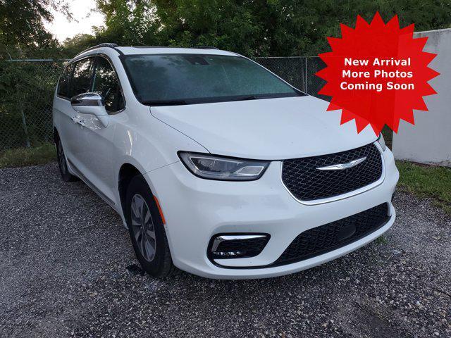 used 2021 Chrysler Pacifica Hybrid car, priced at $24,637