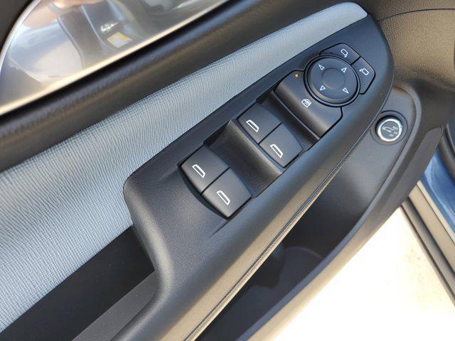 new 2025 Buick Envista car, priced at $23,509
