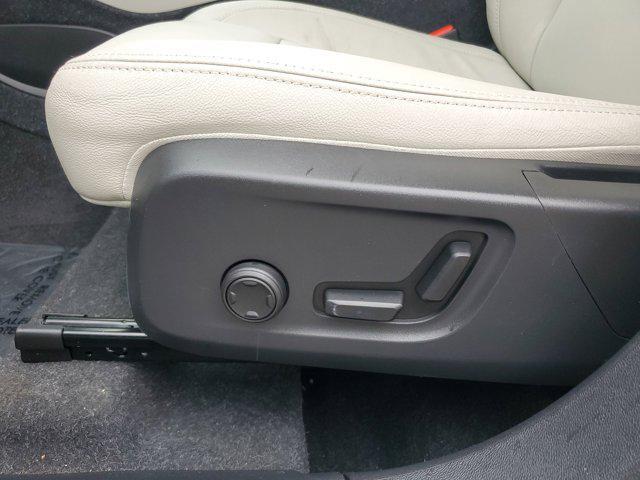 used 2021 Volvo XC40 car, priced at $23,818