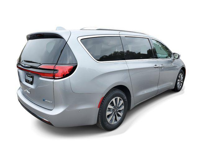 used 2021 Chrysler Pacifica Hybrid car, priced at $19,472