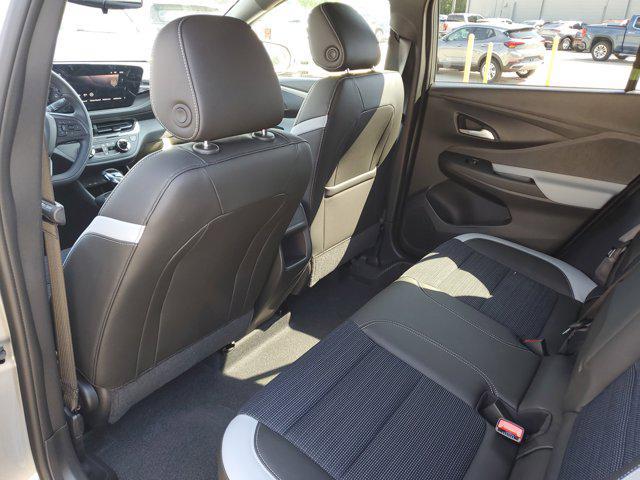 new 2025 Buick Envista car, priced at $25,149