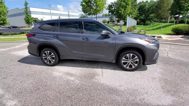 used 2021 Toyota Highlander car, priced at $28,037