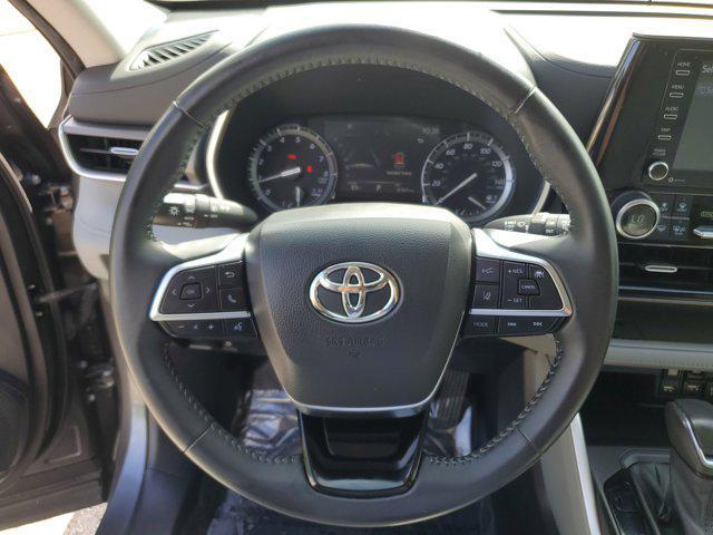 used 2021 Toyota Highlander car, priced at $28,037