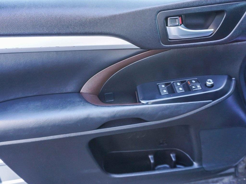used 2019 Toyota Highlander car, priced at $20,444
