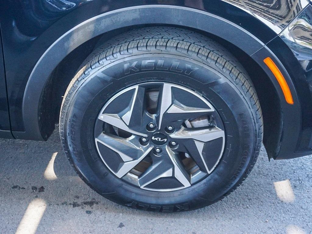 used 2023 Kia Sorento Hybrid car, priced at $27,491