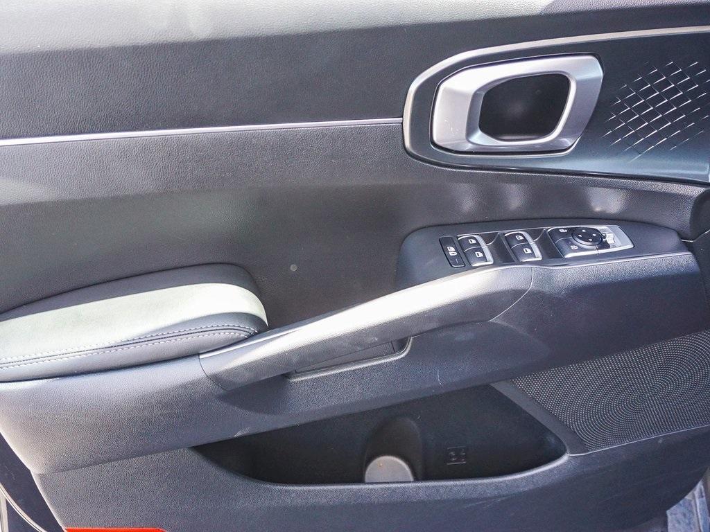 used 2023 Kia Sorento Hybrid car, priced at $27,491