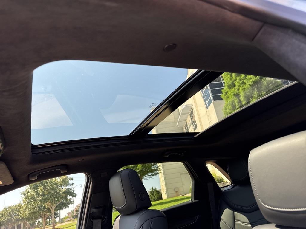 used 2023 Cadillac XT5 car, priced at $36,500