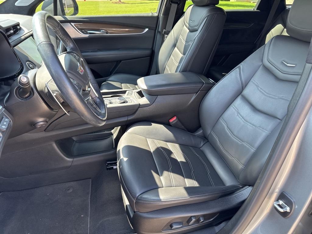used 2023 Cadillac XT5 car, priced at $36,500