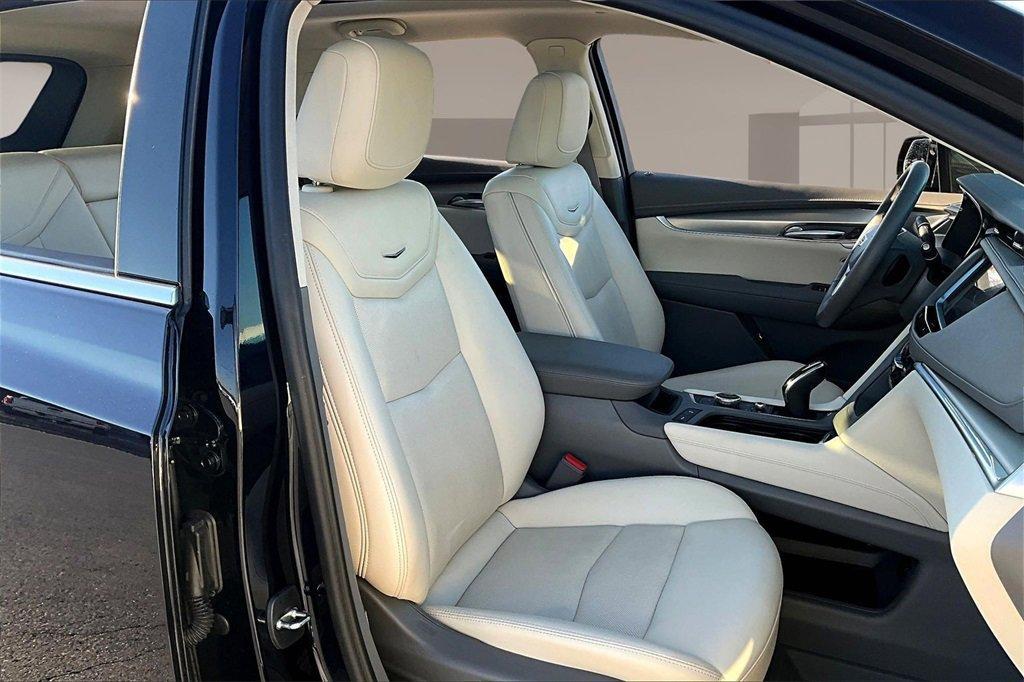 used 2022 Cadillac XT5 car, priced at $35,501