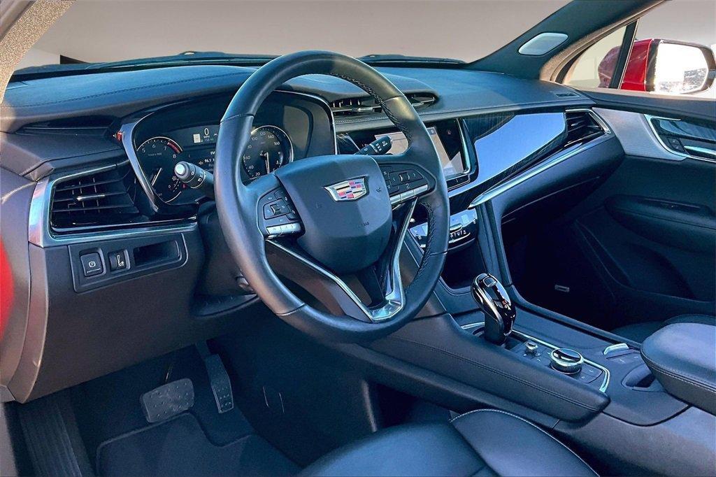 used 2025 Cadillac XT6 car, priced at $44,000