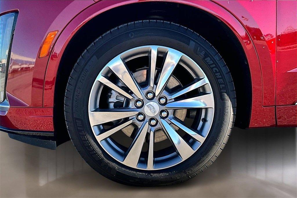 used 2025 Cadillac XT6 car, priced at $44,000