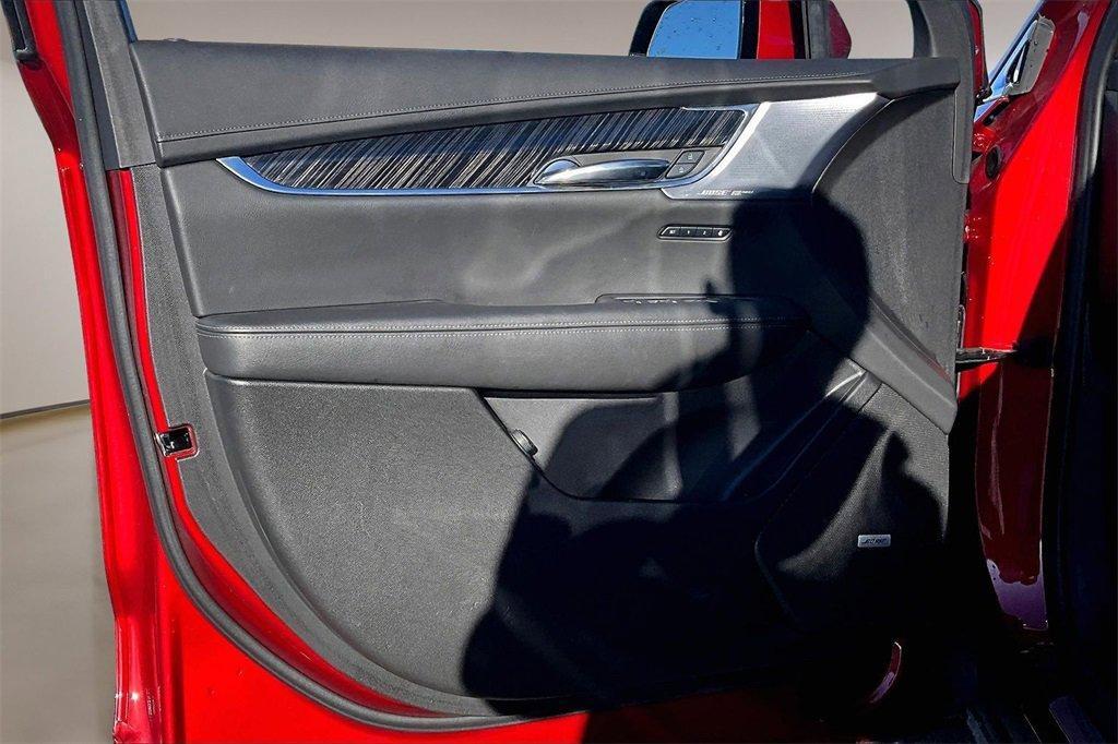 used 2025 Cadillac XT6 car, priced at $44,000