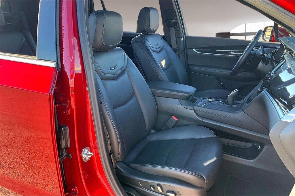 used 2025 Cadillac XT6 car, priced at $44,000