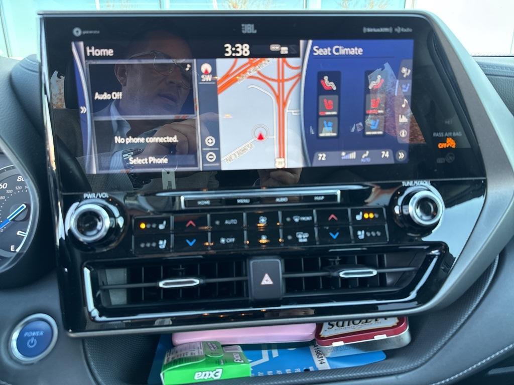 used 2021 Toyota Highlander Hybrid car, priced at $29,285