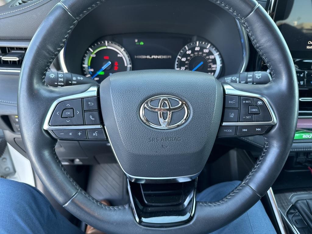 used 2021 Toyota Highlander Hybrid car, priced at $29,285