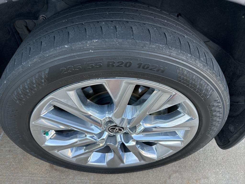 used 2021 Toyota Highlander Hybrid car, priced at $29,285