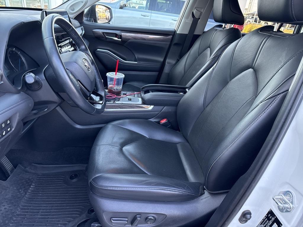 used 2021 Toyota Highlander Hybrid car, priced at $29,285