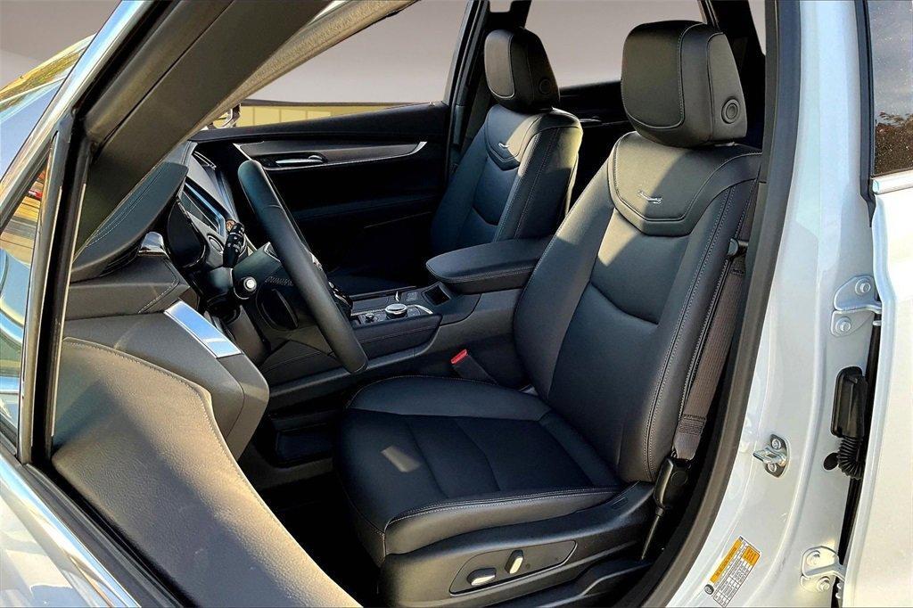 new 2026 Cadillac XT5 car, priced at $46,020