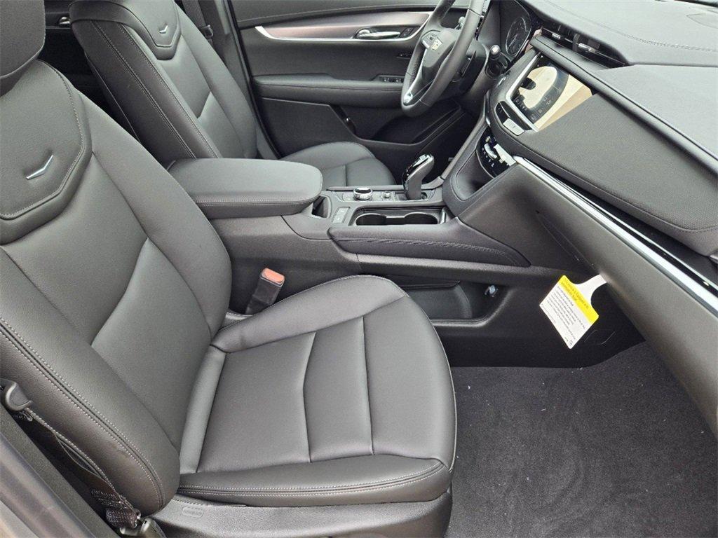 new 2025 Cadillac XT6 car, priced at $47,885