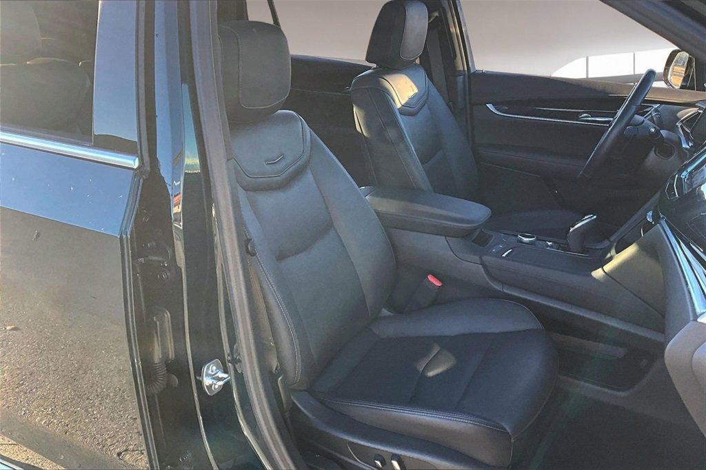 used 2025 Cadillac XT6 car, priced at $44,000