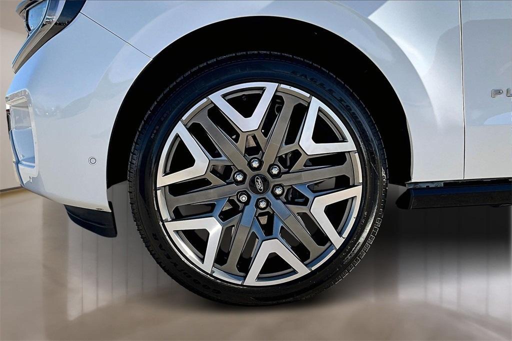 used 2025 Ford Expedition Max car, priced at $81,494