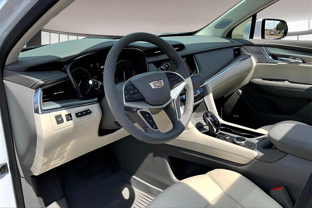 new 2025 Cadillac XT5 car, priced at $55,820
