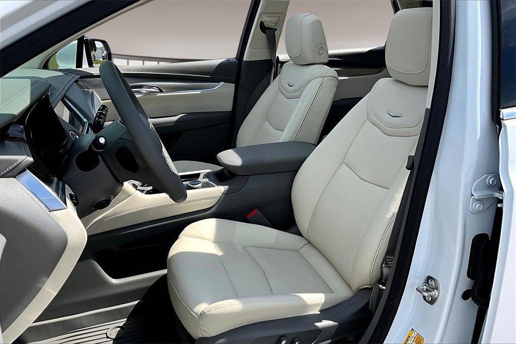 new 2025 Cadillac XT5 car, priced at $55,820