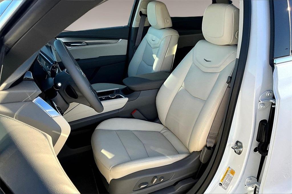 new 2026 Cadillac XT5 car, priced at $55,214